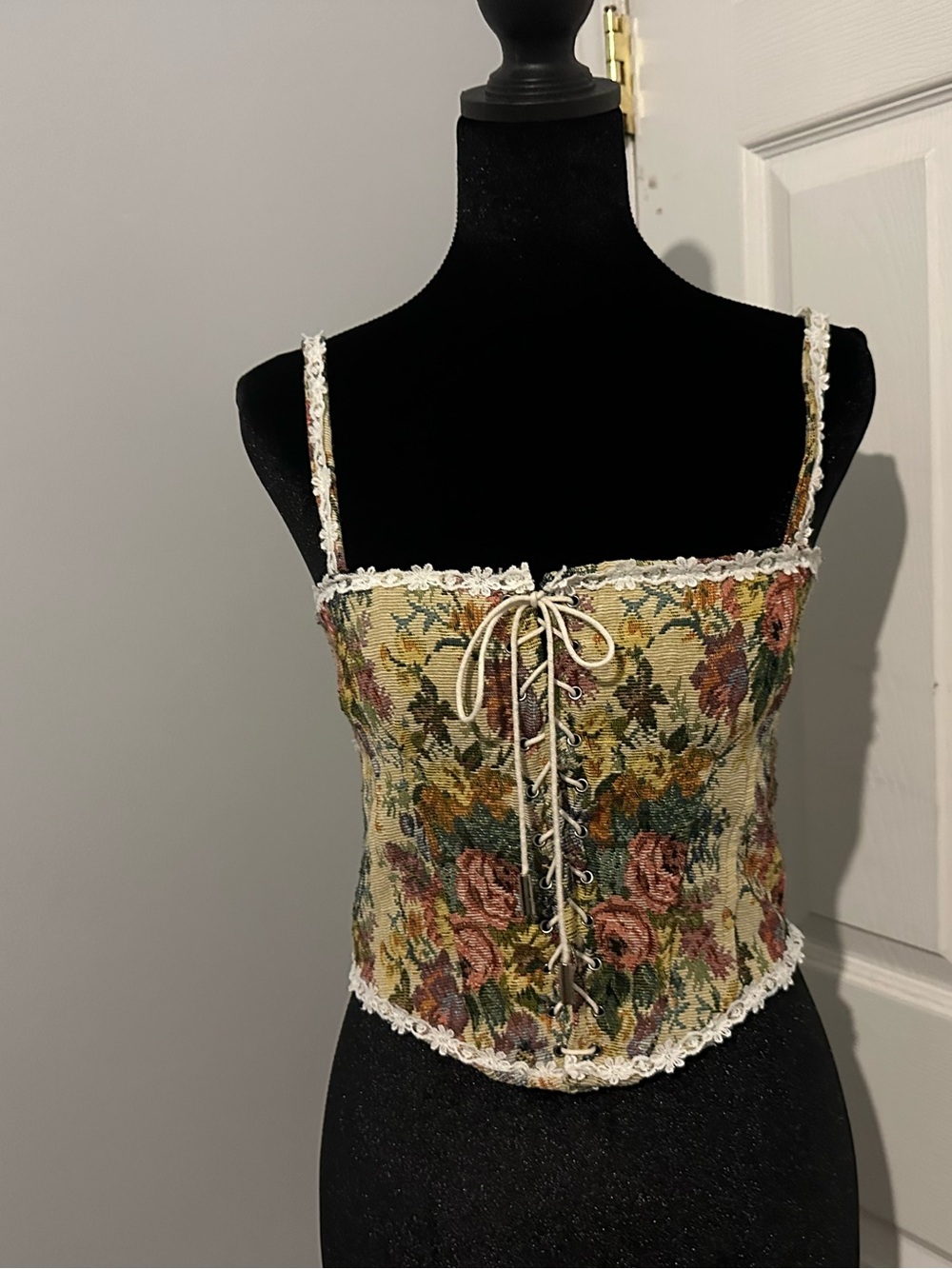 New Style Floral Lace-Trim tapestry Corset Tank Top in Multicolor